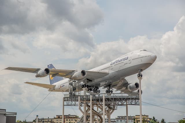 Los tornillos se usan en la industria aeroespacial