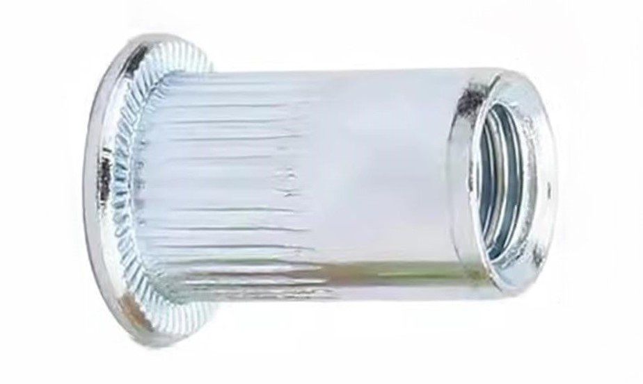 Artículo TUERCA REMACHABLE MOLETEADA AMERICANA ALA CORTA NC GALVANIZADA 3/8 de nuestra sub línea TUERCA HEXAGONAL LIVIANA G2 NC NATURAL referente a la línea tuercas