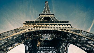 ¿Cuántos tornillos tiene la Torre Eiffel?